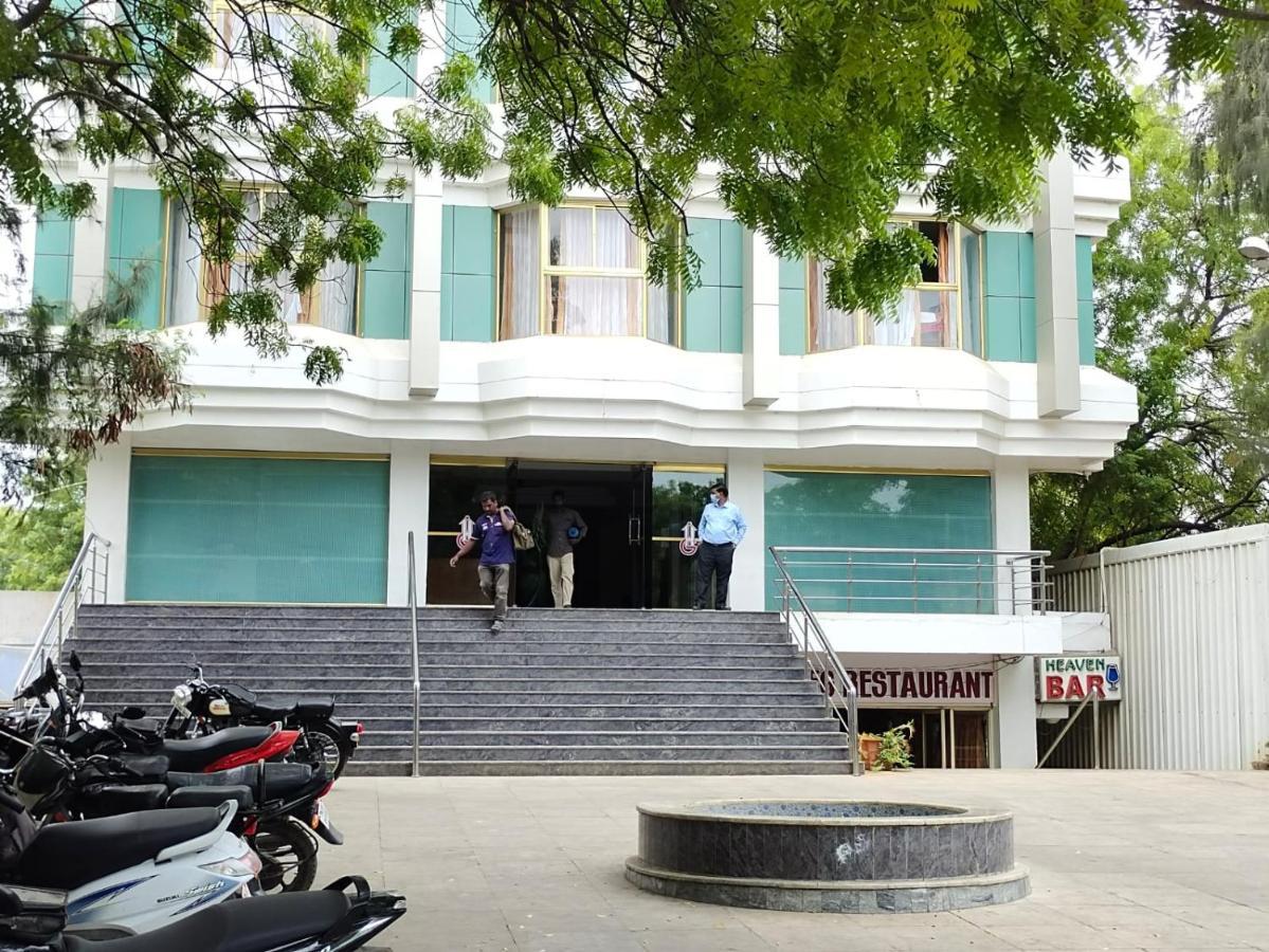 Hotel Geetha International Thoothukudi Eksteriør billede