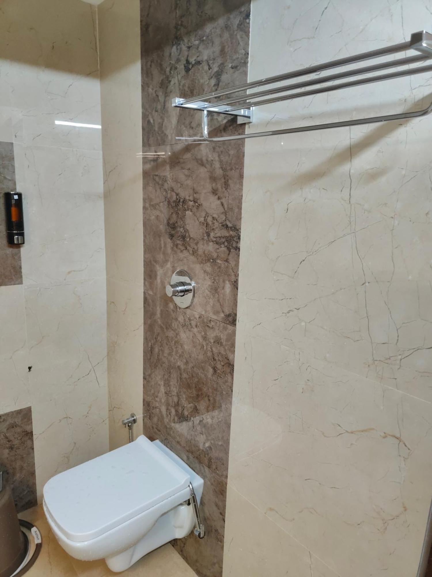 Hotel Geetha International Thoothukudi Eksteriør billede